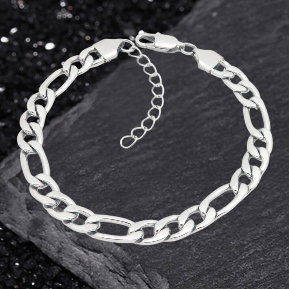 Minimalist And Versatile Bracelet in Stainless Steel