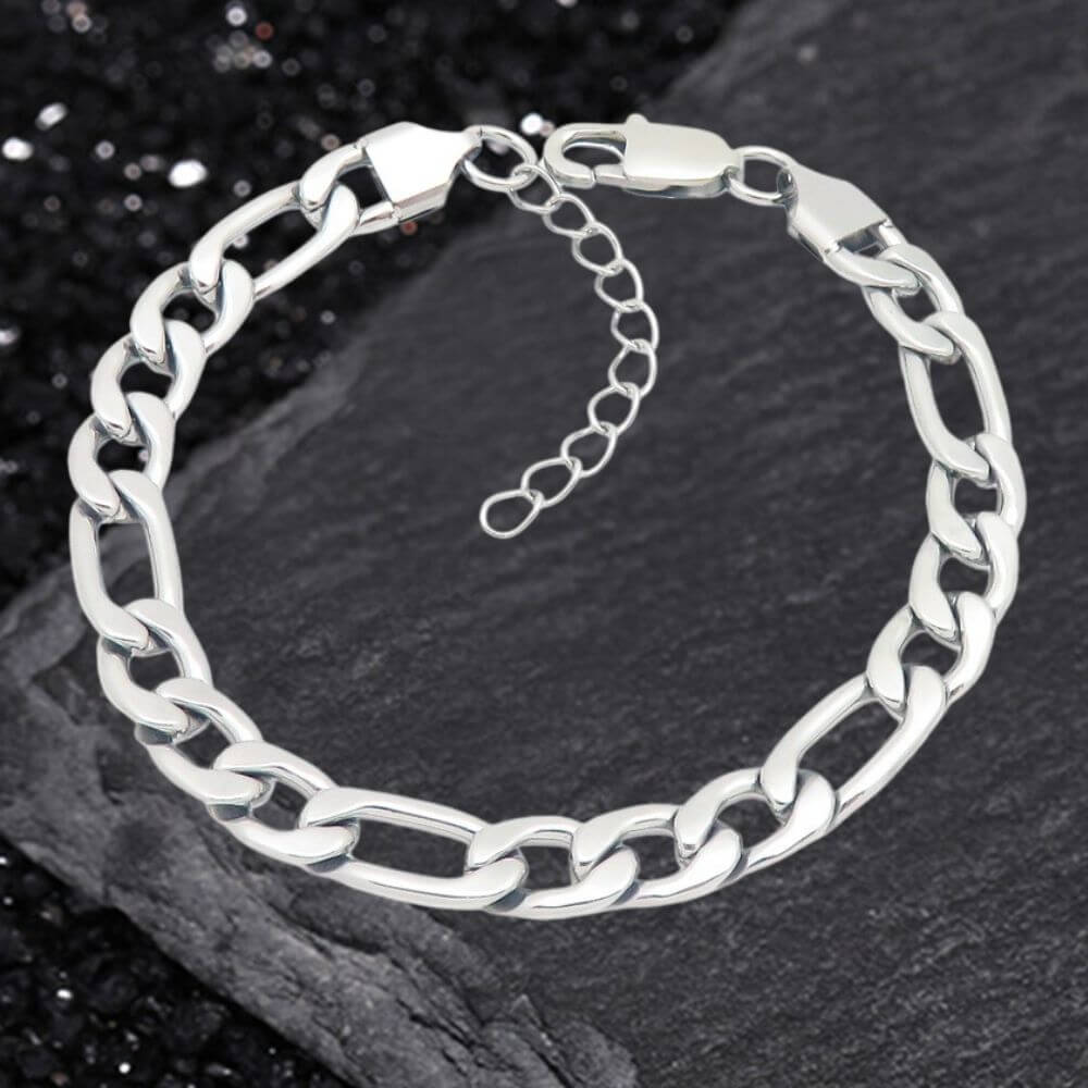Minimalist And Versatile Bracelet in Stainless Steel