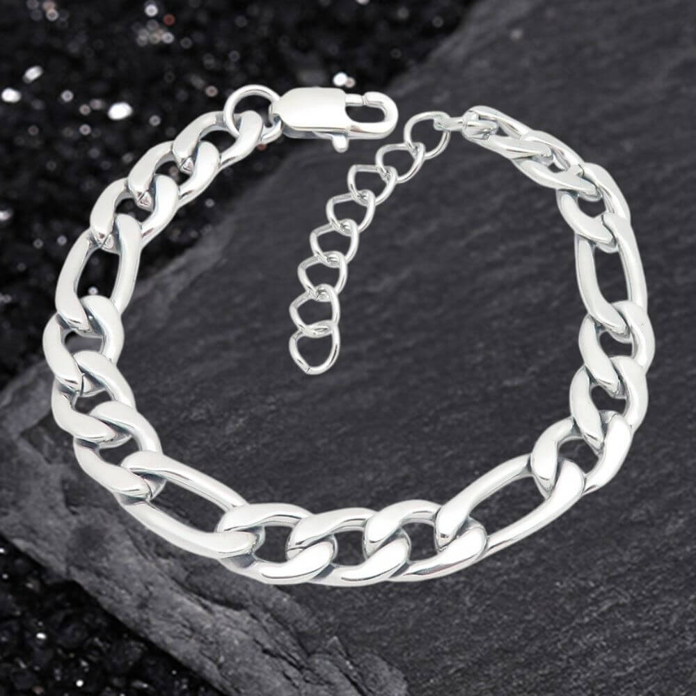 Minimalist And Versatile Bracelet in Stainless Steel