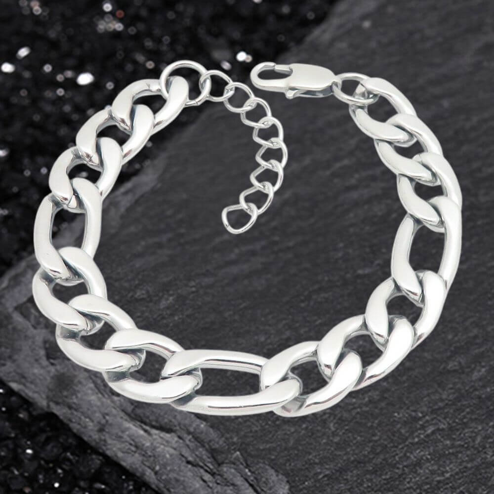 Minimalist And Versatile Bracelet in Stainless Steel