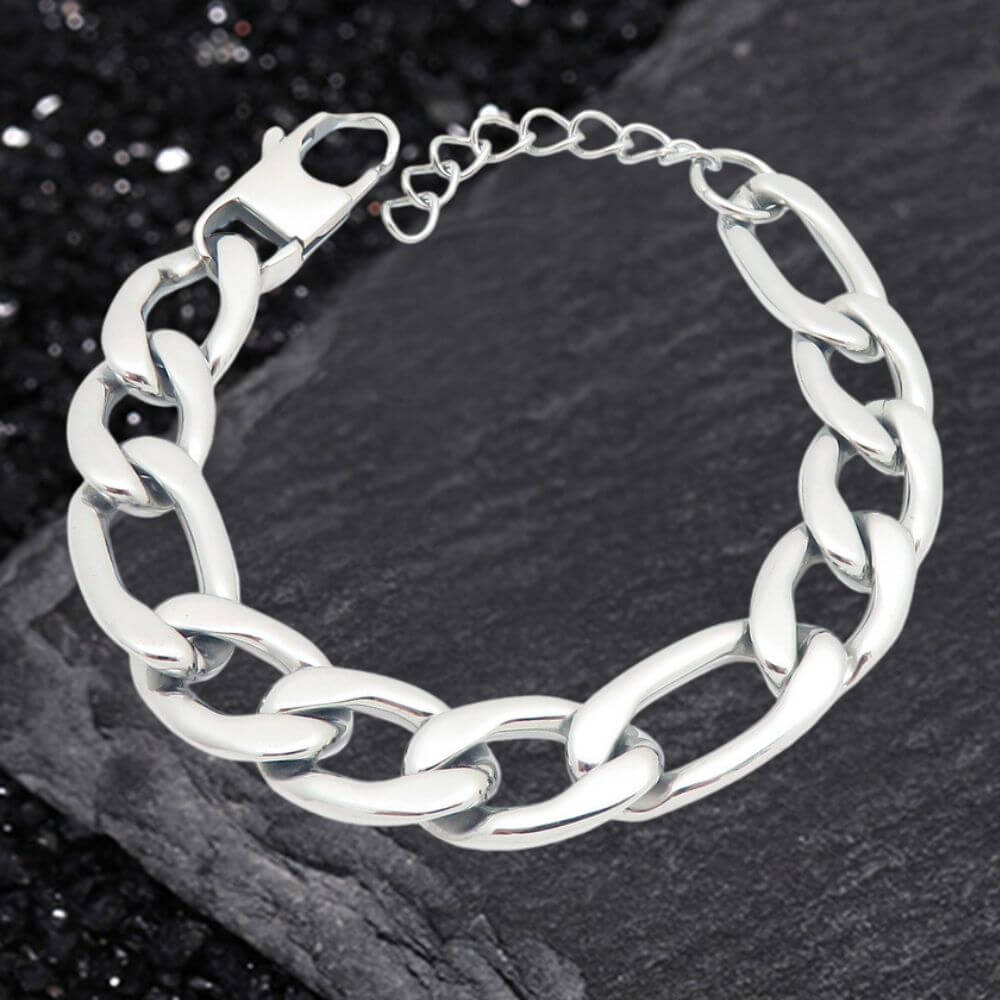 Minimalist And Versatile Bracelet in Stainless Steel