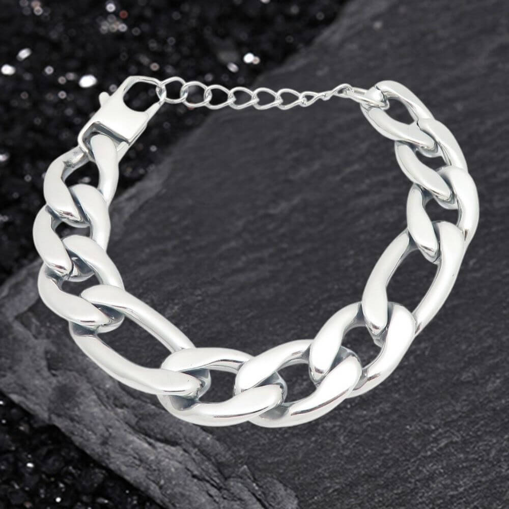 Minimalist And Versatile Bracelet in Stainless Steel