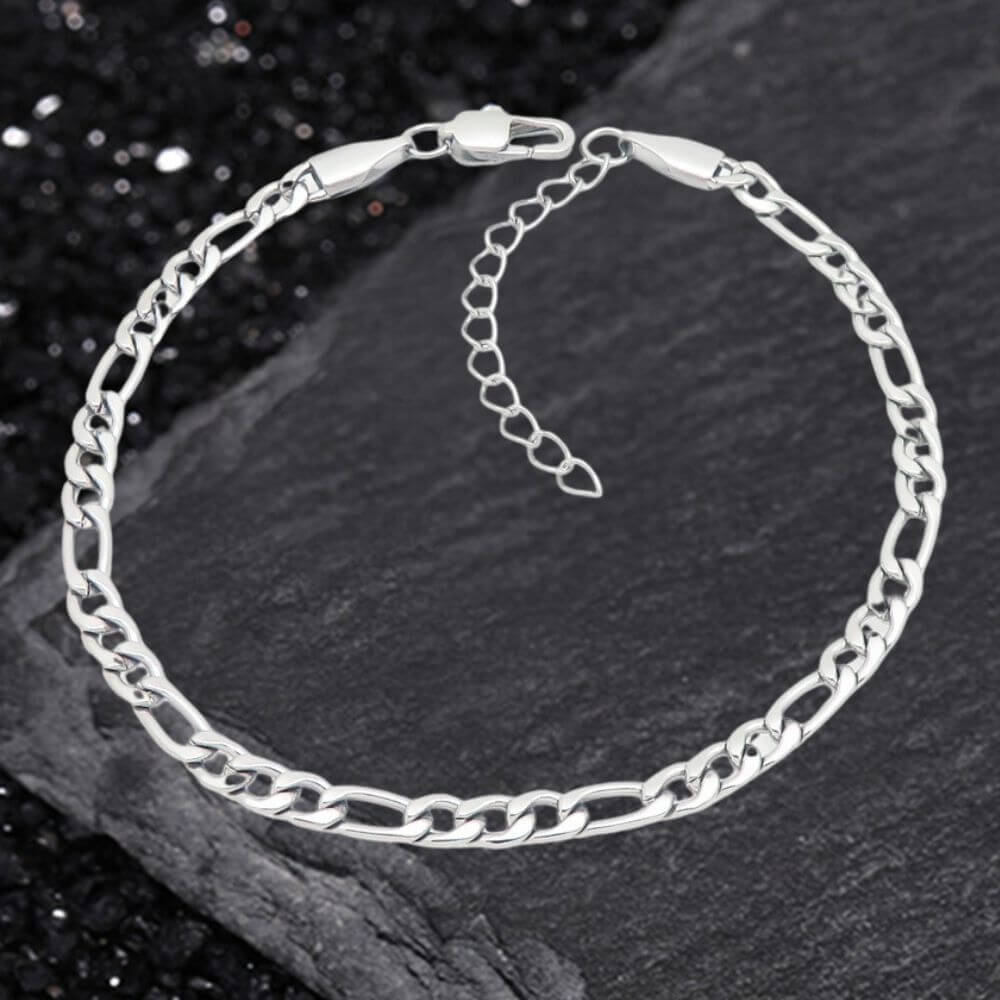 Minimalist And Versatile Bracelet in Stainless Steel