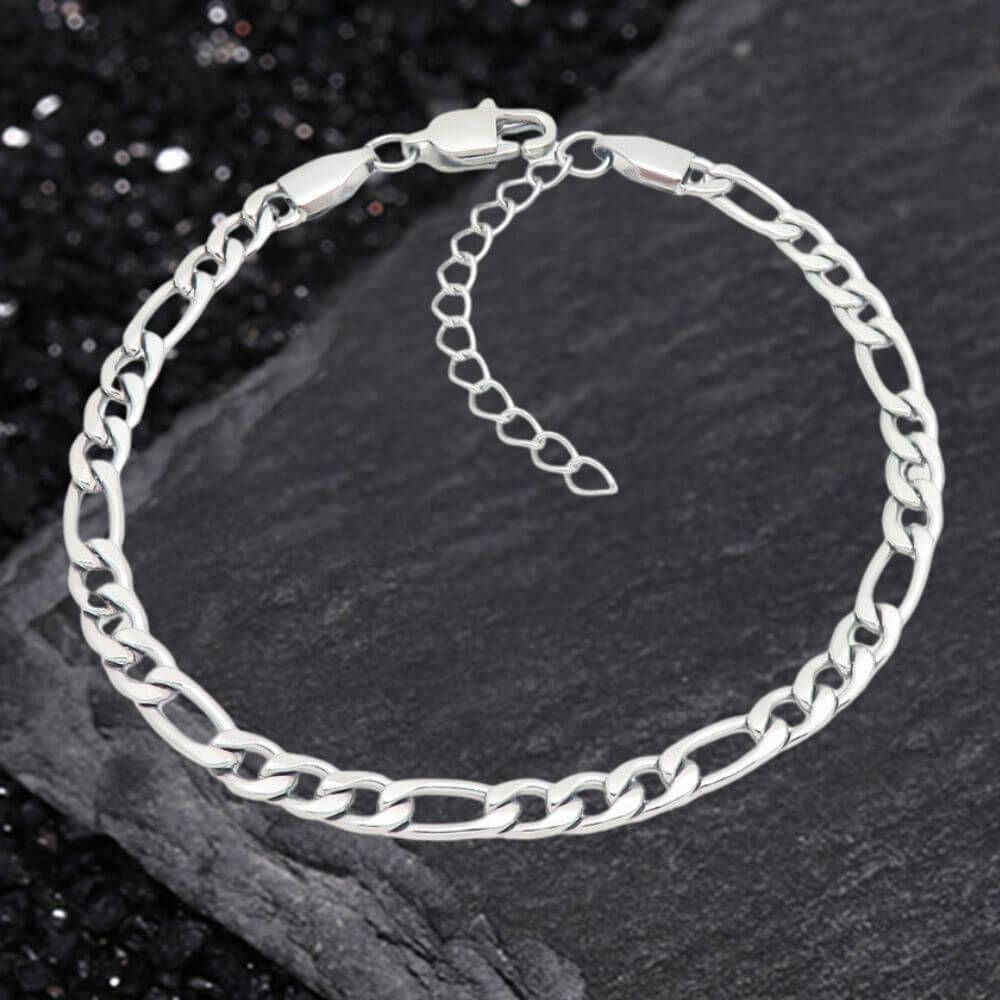 Minimalist And Versatile Bracelet in Stainless Steel