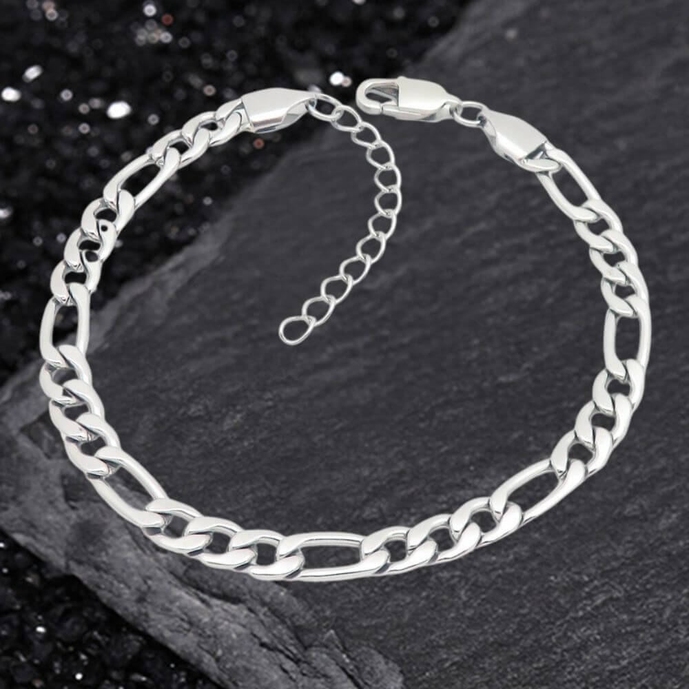 Minimalist And Versatile Bracelet in Stainless Steel