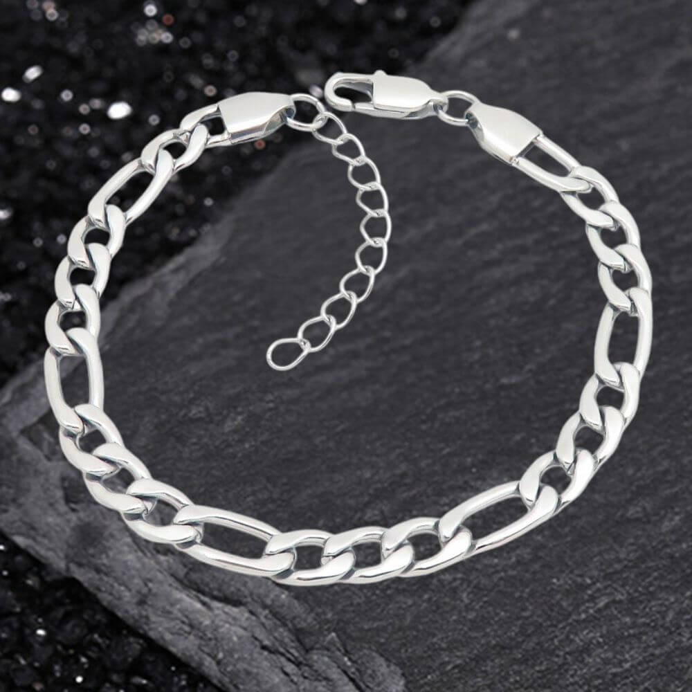 Minimalist And Versatile Bracelet in Stainless Steel