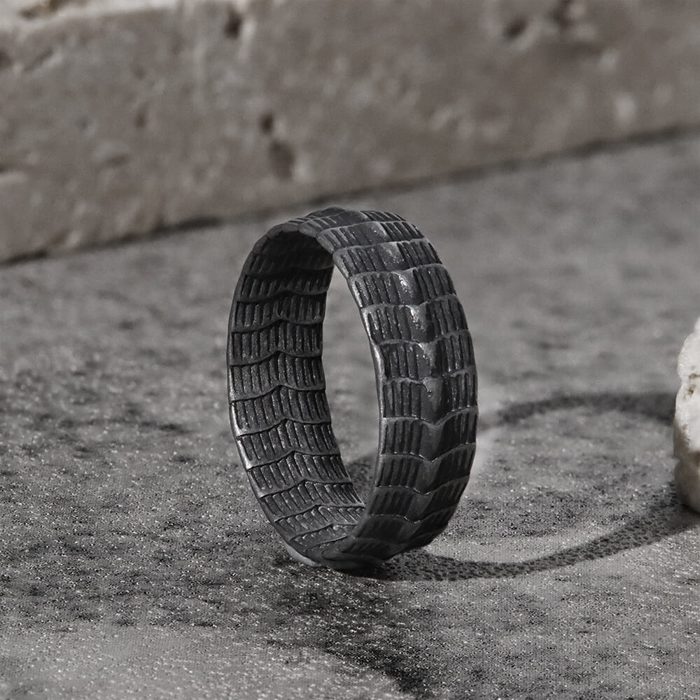 Dragon Spine Ring in Stainless Steel