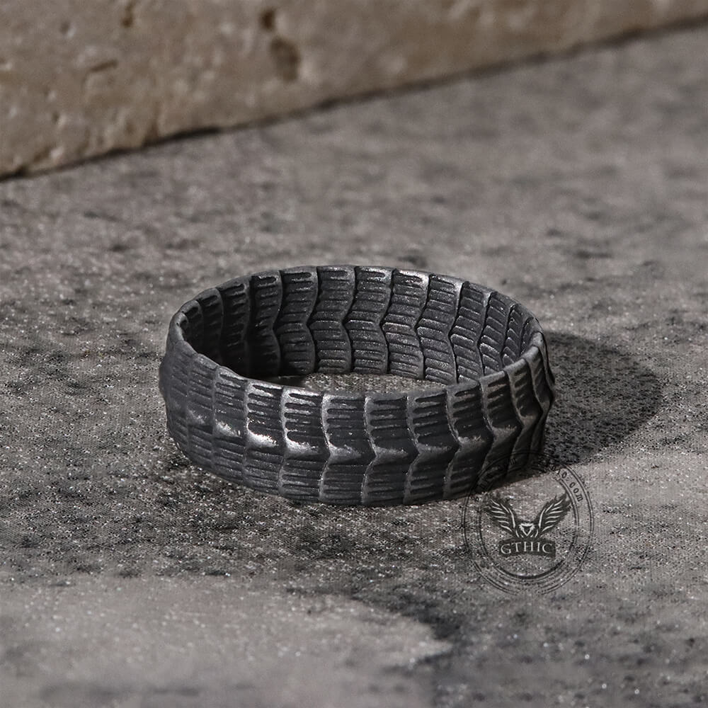 Dragon Spine Ring in Stainless Steel