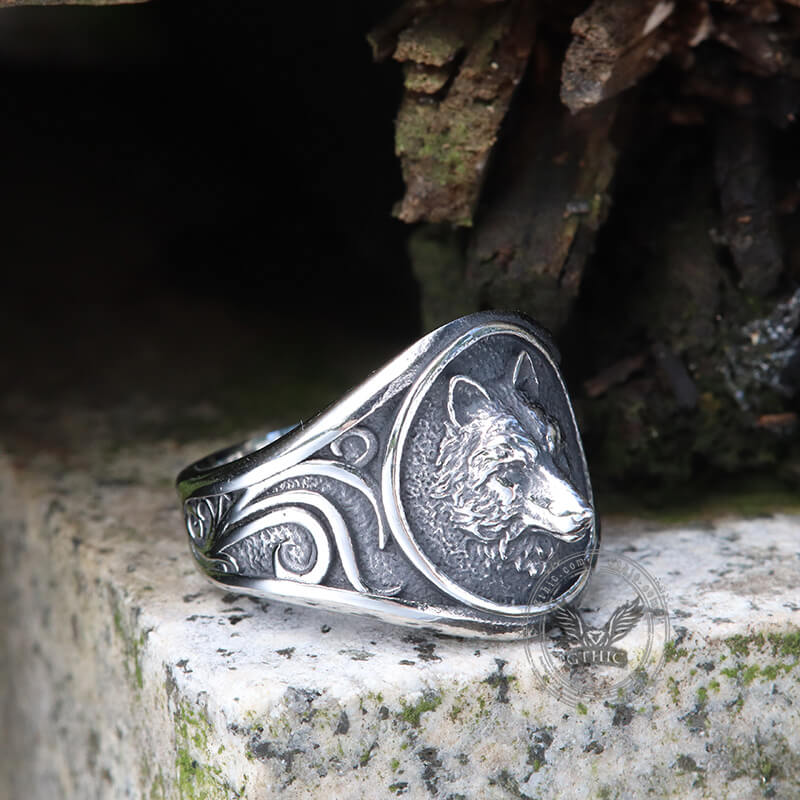 Fierce Wolf Ring in Stainless Steel