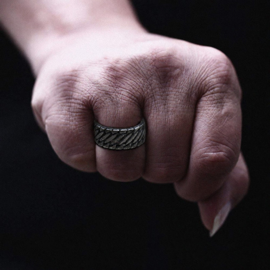Locomotive Style Chain Stripes Ring in Stainless Steel