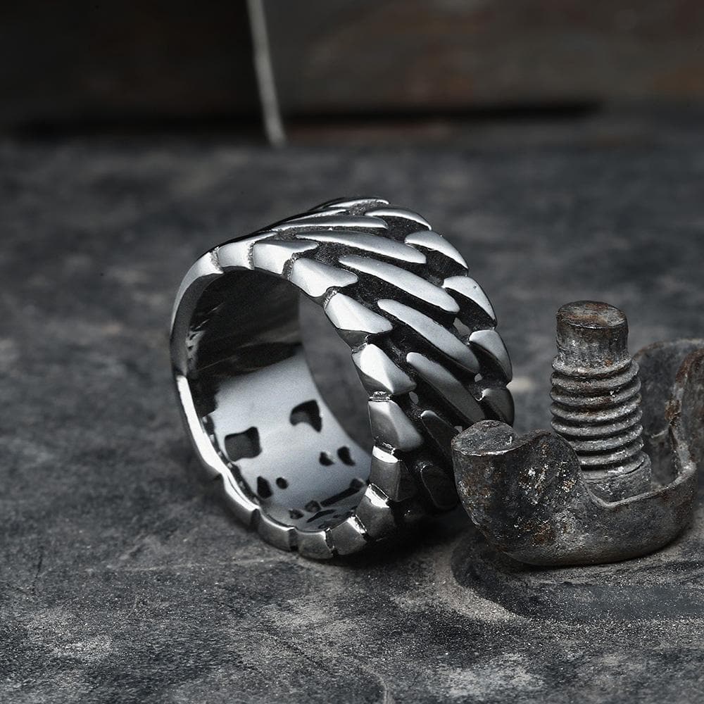 Locomotive Style Chain Stripes Ring in Stainless Steel