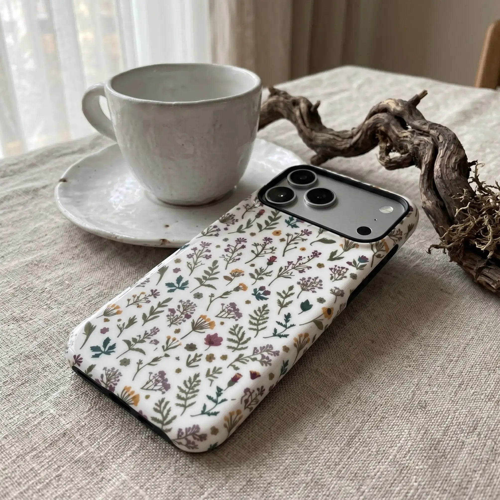 Vintage Wildflower Matte Case - MagSafe Compatible