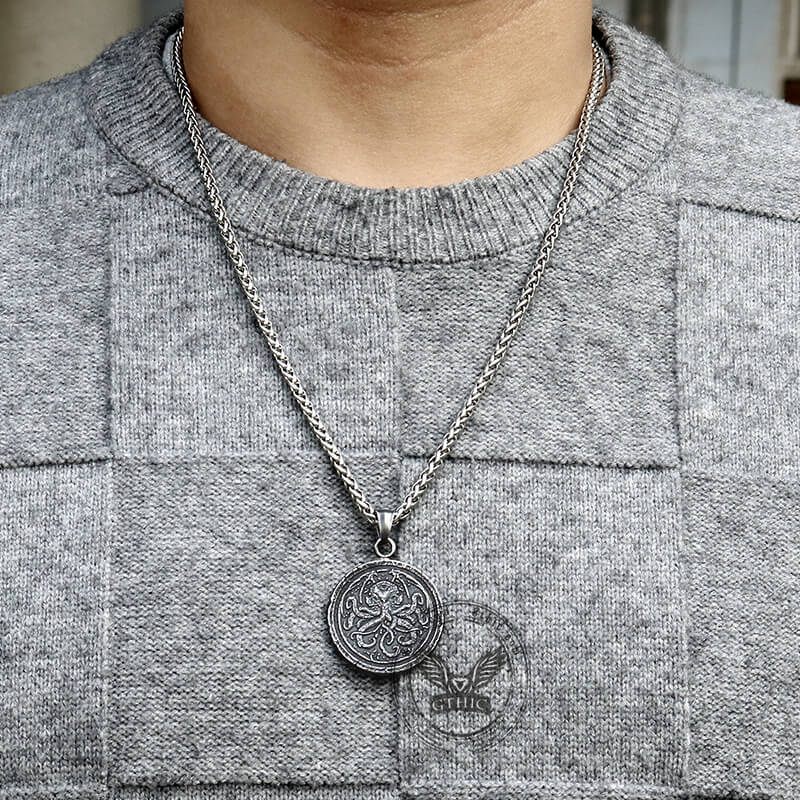 Retro Cthulhu Octopus Marine Pendant in Stainless Steel