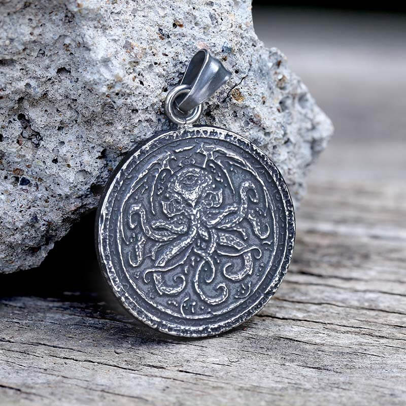 Retro Cthulhu Octopus Marine Pendant in Stainless Steel