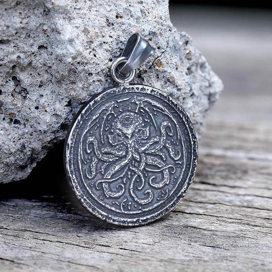 Retro Cthulhu Octopus Marine Pendant in Stainless Steel