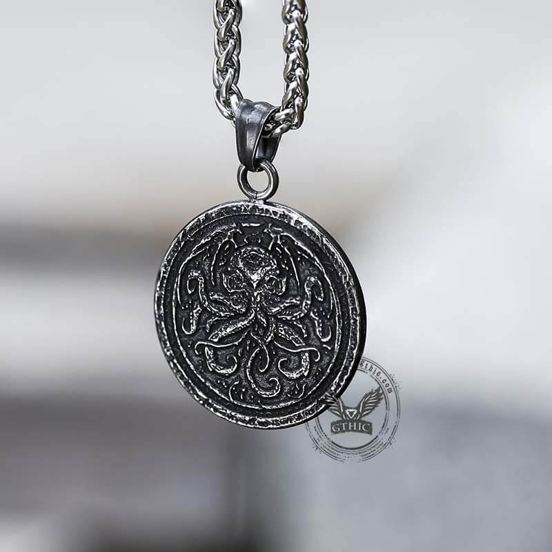 Retro Cthulhu Octopus Marine Pendant in Stainless Steel