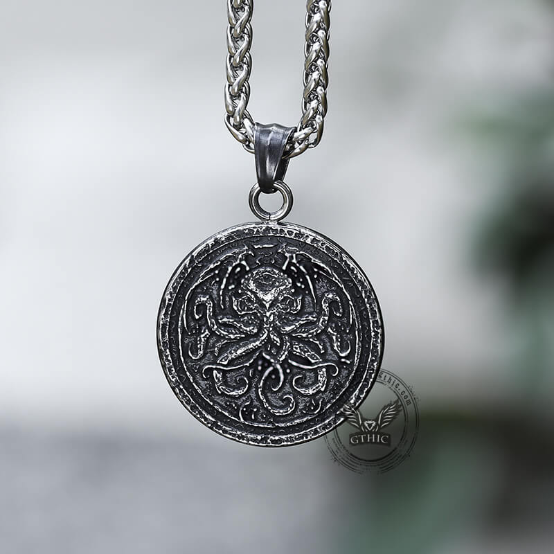 Retro Cthulhu Octopus Marine Pendant in Stainless Steel