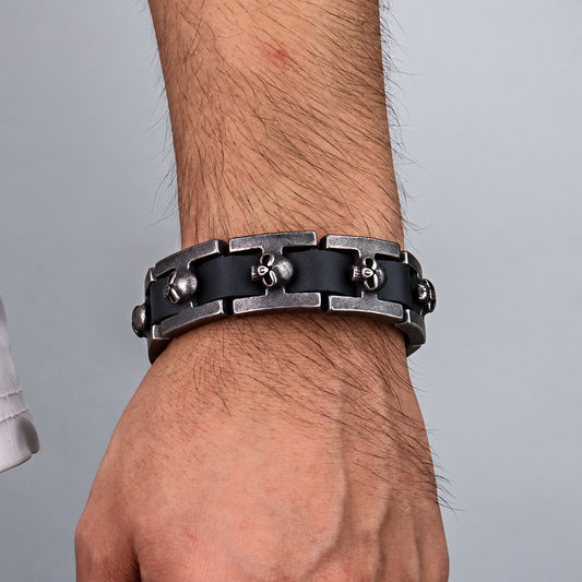 Retro Skull Heads Watch Buckle Bracelet in Stainless Steel