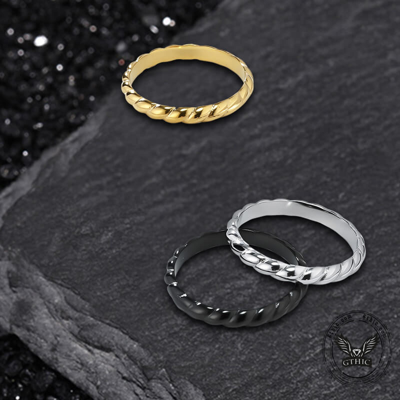 Simple Twist Ring in Stainless Steel