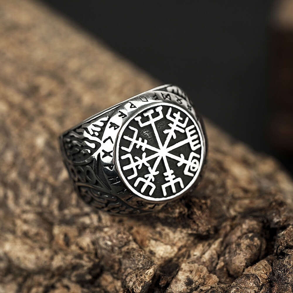 Vegvisir Celtic Knot Ring in Stainless Steel