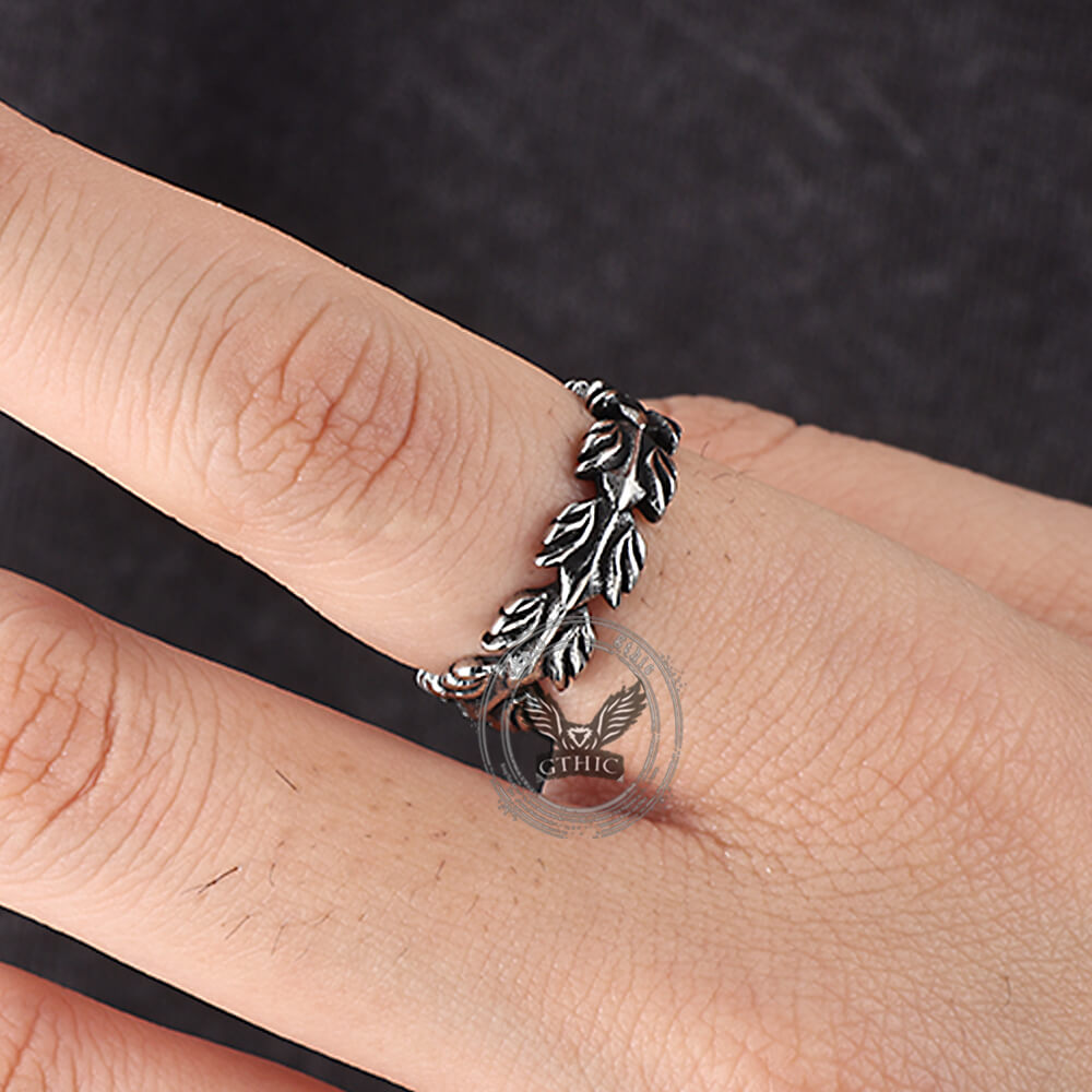 Vintage Animal Feather Ring in Stainless Steel